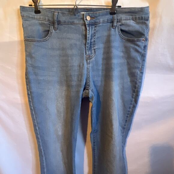 Old Navy Super Skinny Stretch Jeans Women's Size 14 Light Blue Wash Mid Rise - Picture 3 of 10